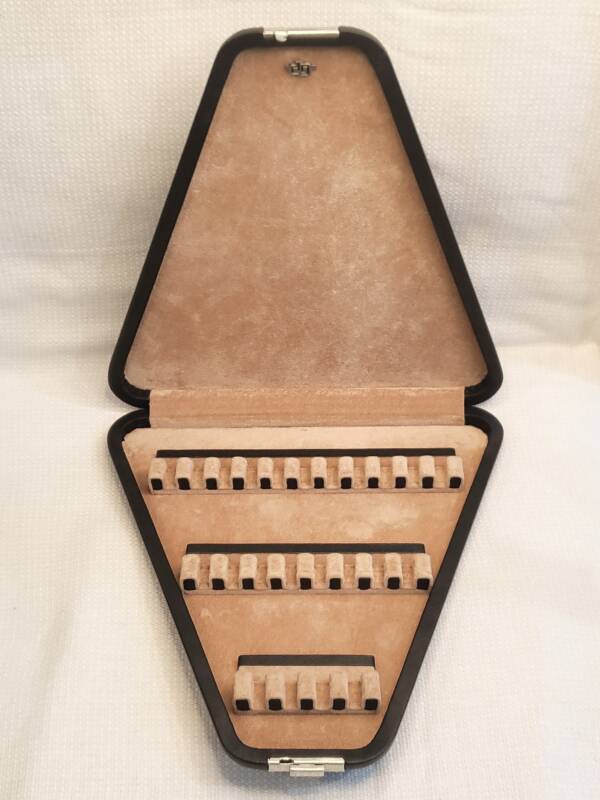 Caixa em pele para estojo de fagote - "MB"