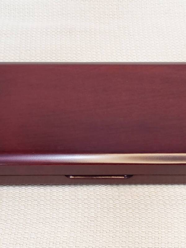 Caixa em madeira para 10 palhetas