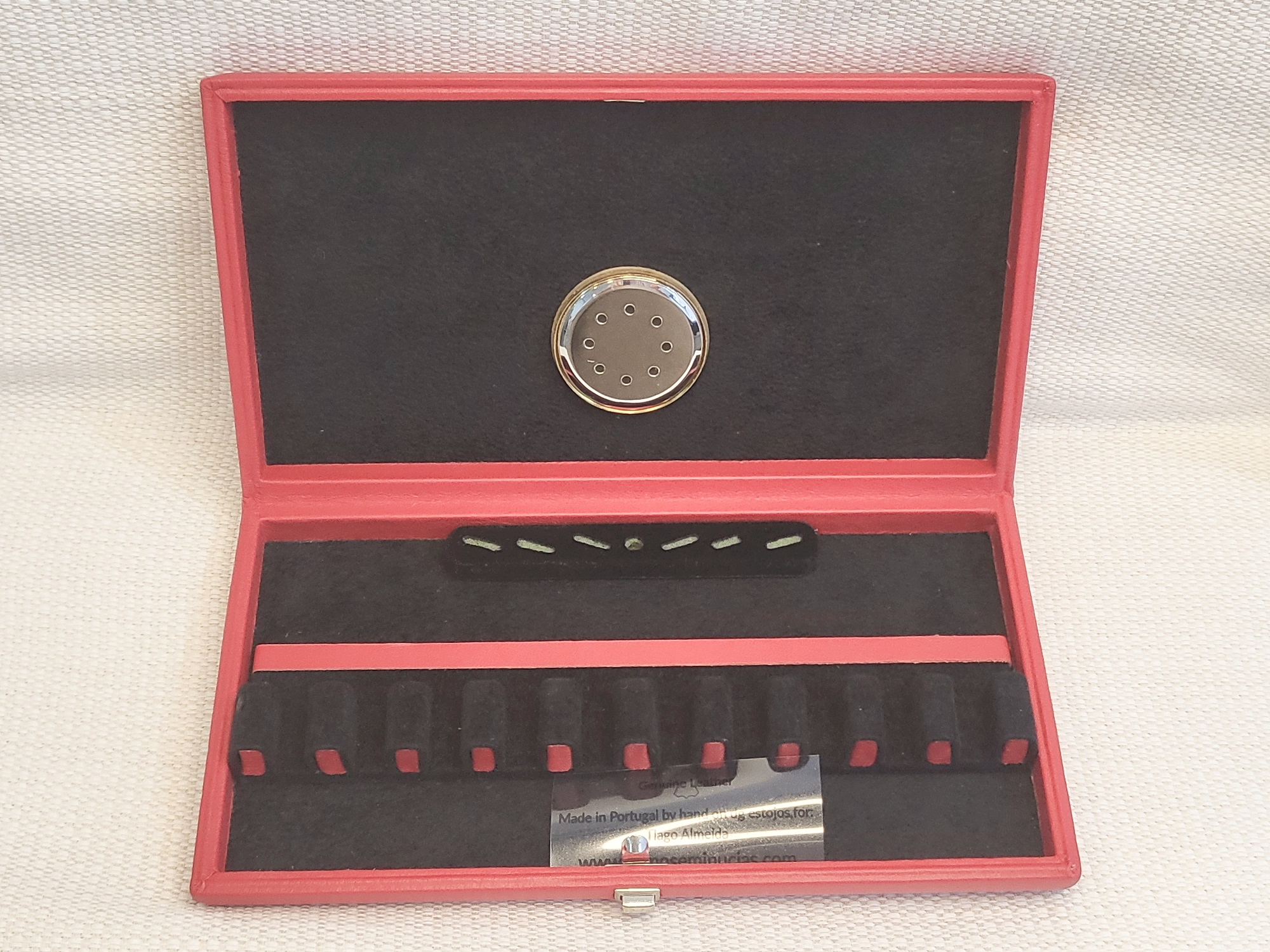 Caixa higrométrica em pele para 10 palhetas - "DG" - Image 4