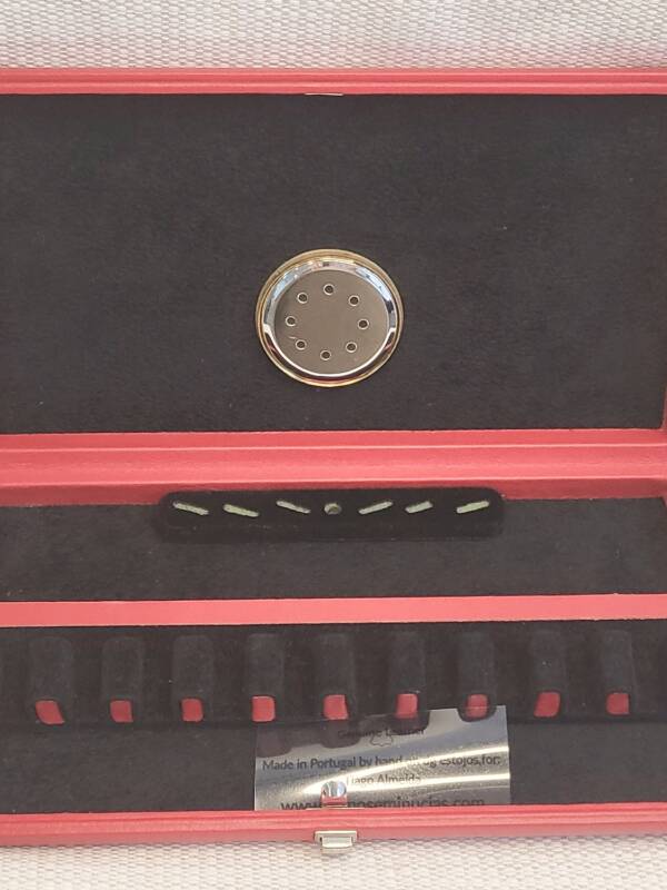 Caixa higrométrica em pele para 10 palhetas - "DG"