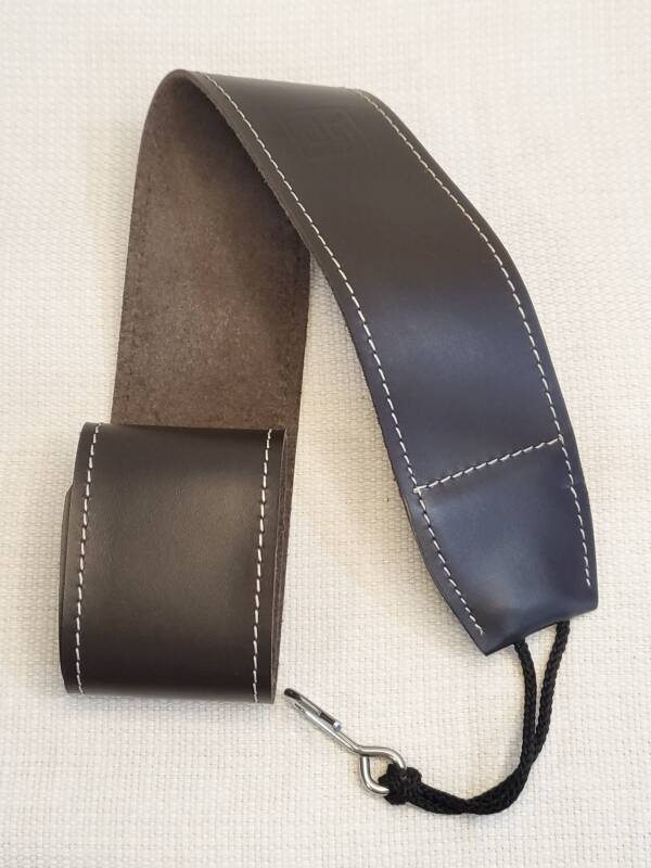 Correia para tocar sentado - "DG"