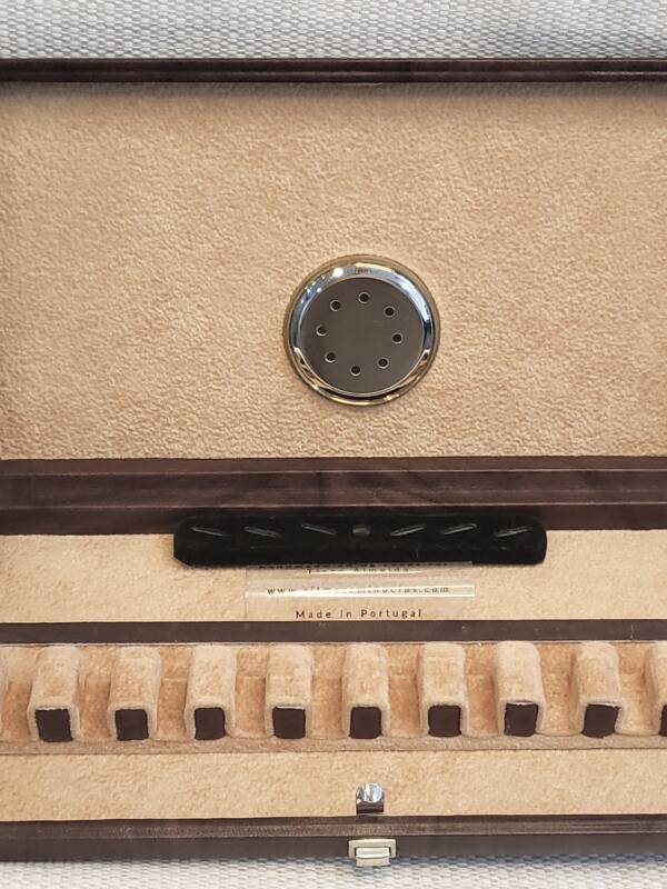 Caixa higrométrica em pele para 10 palhetas - "DG"