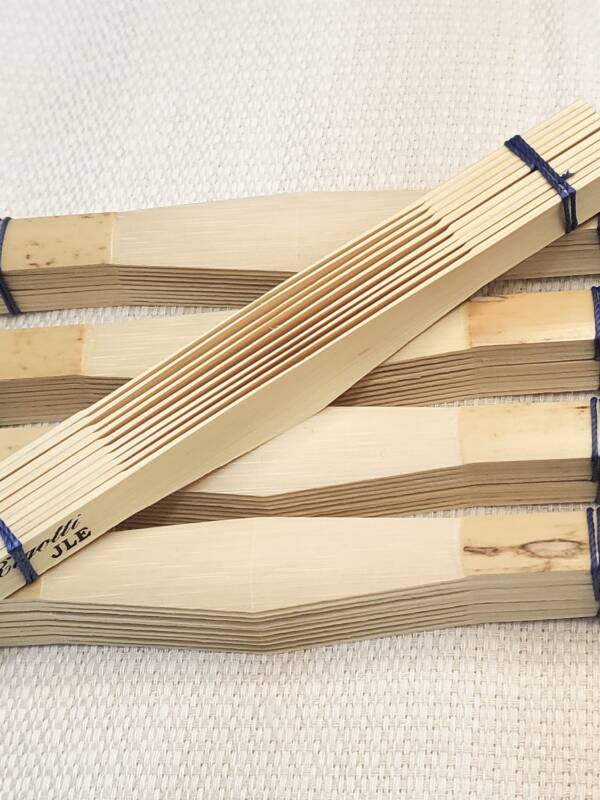 Canas goivadas, formadas e raspadas “Rigotti” (fio azul)