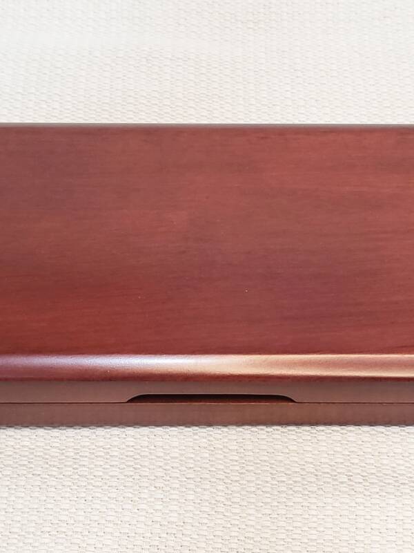 Caixa em madeira para 10 palhetas